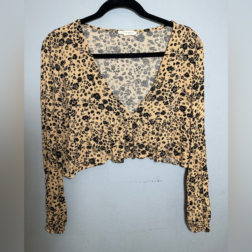 LA Hearts Floral Crop Top Blouse V-Neck Long Sleeve Size M In Cream Color Base